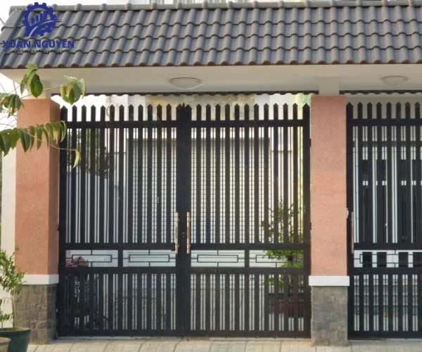 Mẫu cổng sắt hộp sang trọng