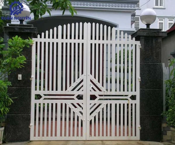 Mẫu cổng sắt hộp 2 cánh đơn giản