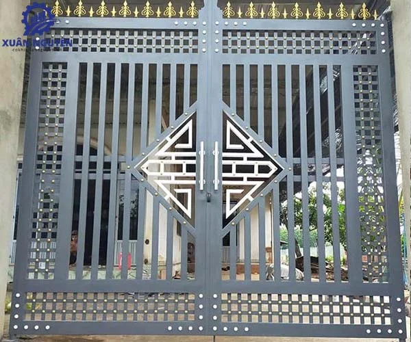 Mẫu Cửa cổng sắt 2 cánh phổ biến nhất 2022 cao cấp chất lượng