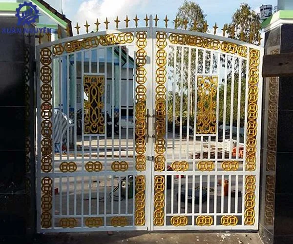 Mẫu cổng sắt hộp 2 cánh cân bằng