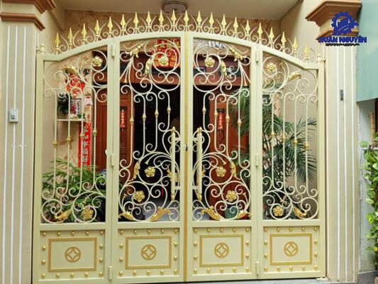 Mẫu cổng sắt mỹ thuật 4 cánh đẹp