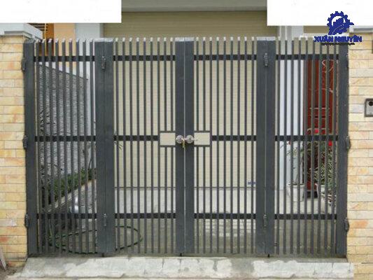 Mẫu cổng sắt hộp 4 cánh