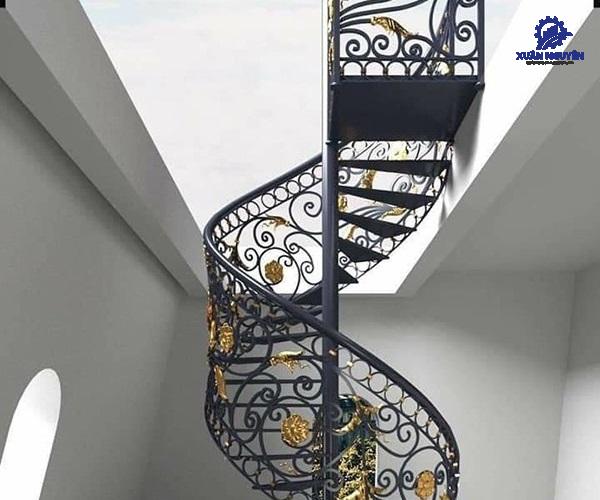 Lan can cầu thang sắt xoắn ốc tạo hình đẹp