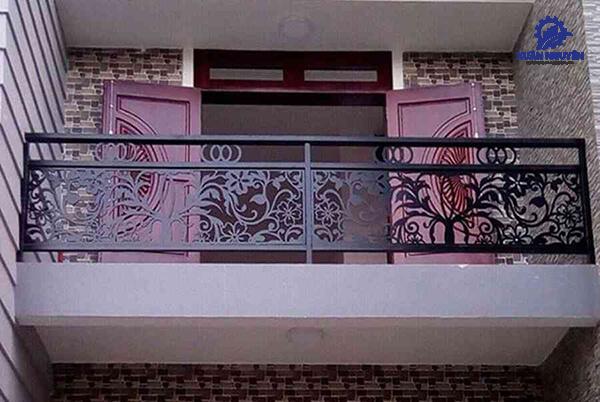 Lan can ban công sắt uốn mỹ thuật