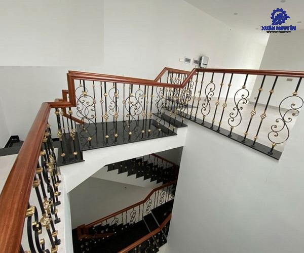 Lan can cầu thang sắt nghệ thuật