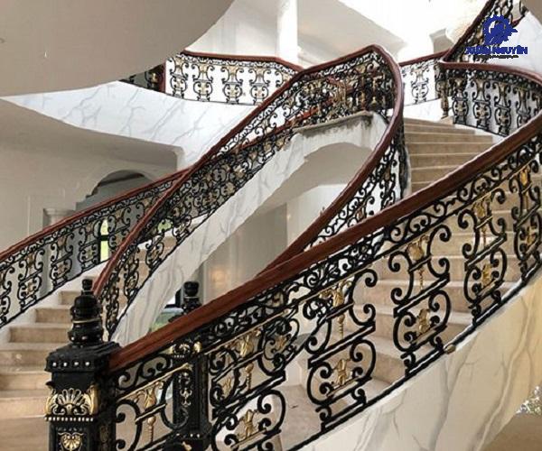 Mẫu lan can cầu thang sắt mỹ thuật cao cấp